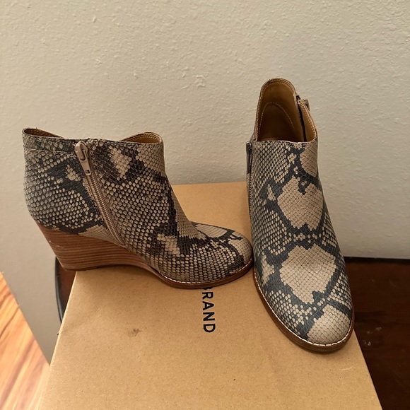 Lucky brand, sneak print ankle booties. Size 6.5 with a wedge heel and zipper - Picture 4 of 4